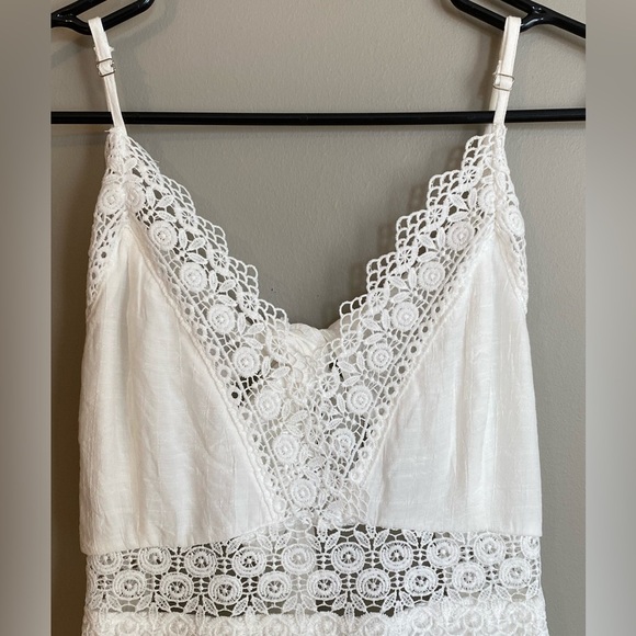 White Spring/Summer Dress with Lace Trim and Open Back Size US 6 - Picture 2 of 7